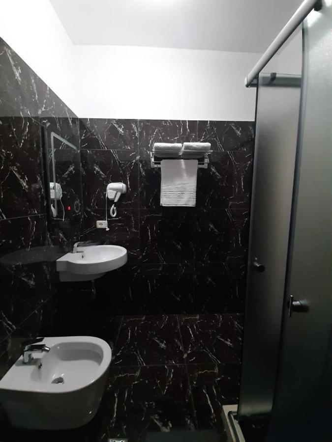 Hotel Vila Arbri ベラト エクステリア 写真