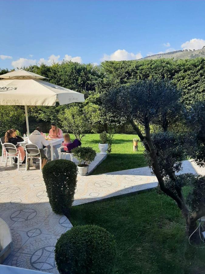 Hotel Vila Arbri ベラト エクステリア 写真