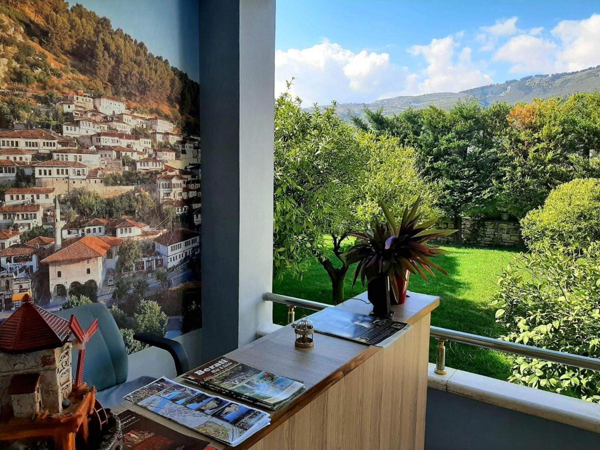 Hotel Vila Arbri ベラト エクステリア 写真