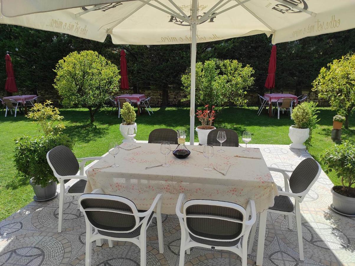 Hotel Vila Arbri ベラト エクステリア 写真