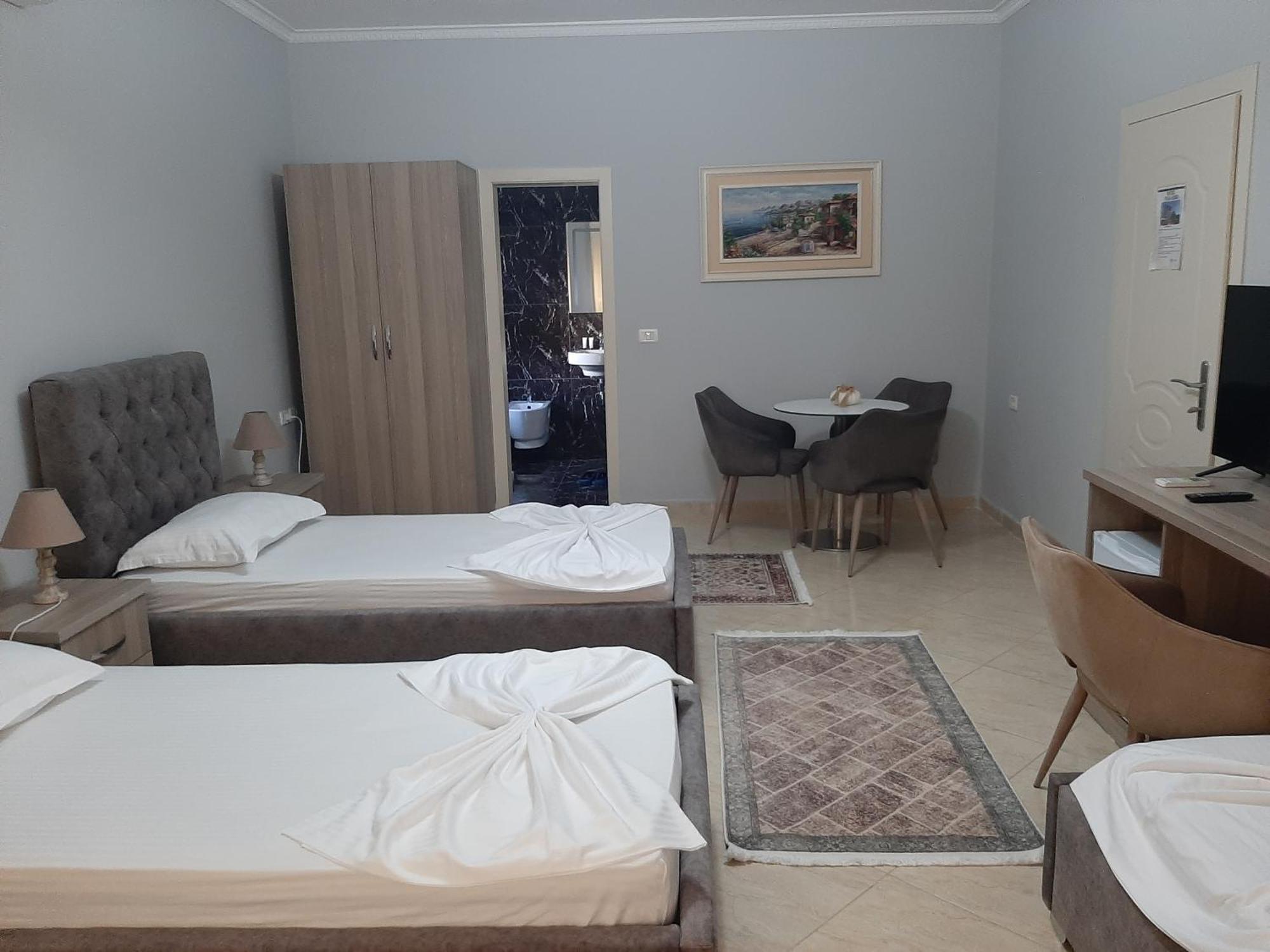Hotel Vila Arbri ベラト エクステリア 写真
