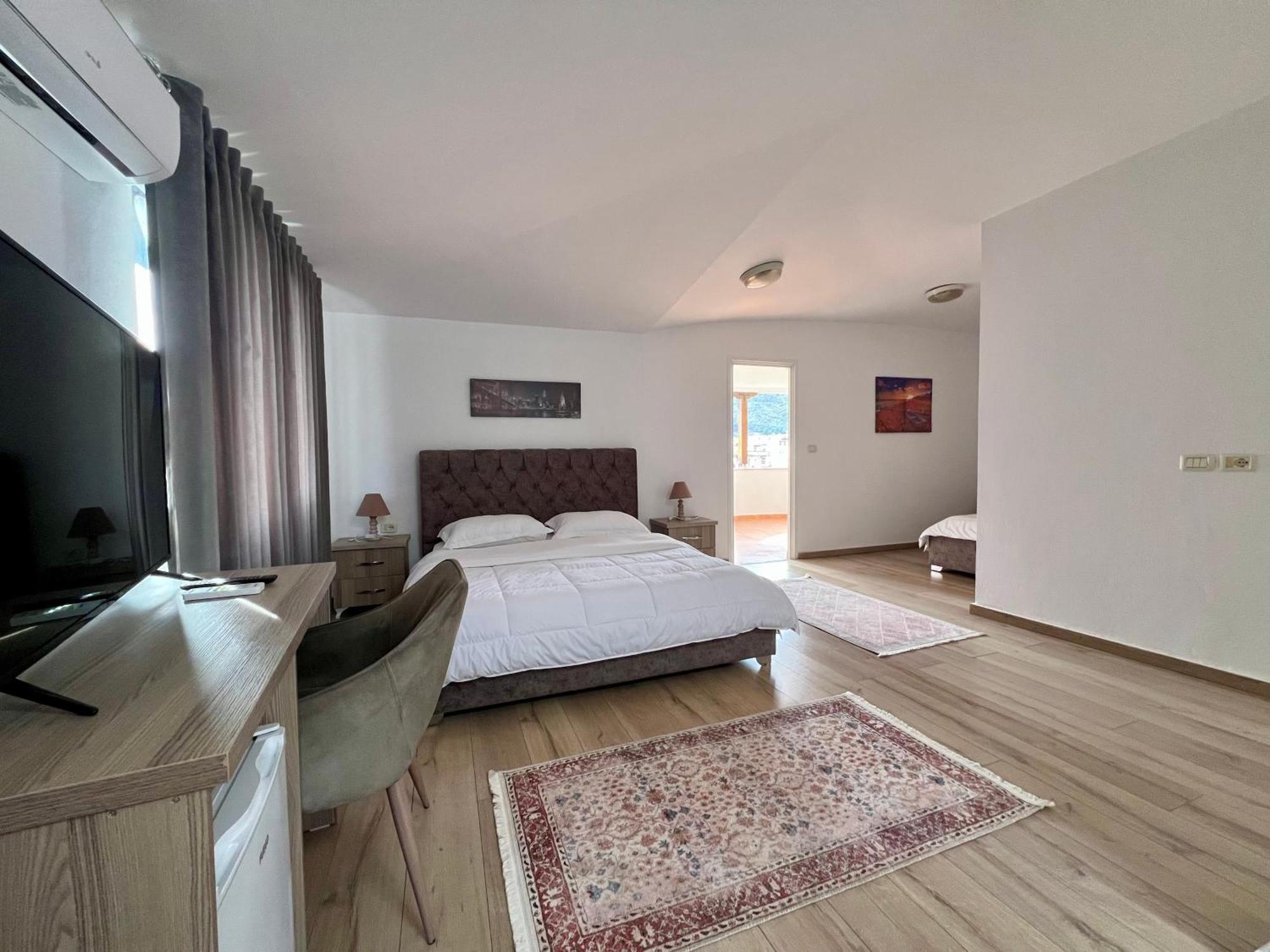 Hotel Vila Arbri ベラト エクステリア 写真