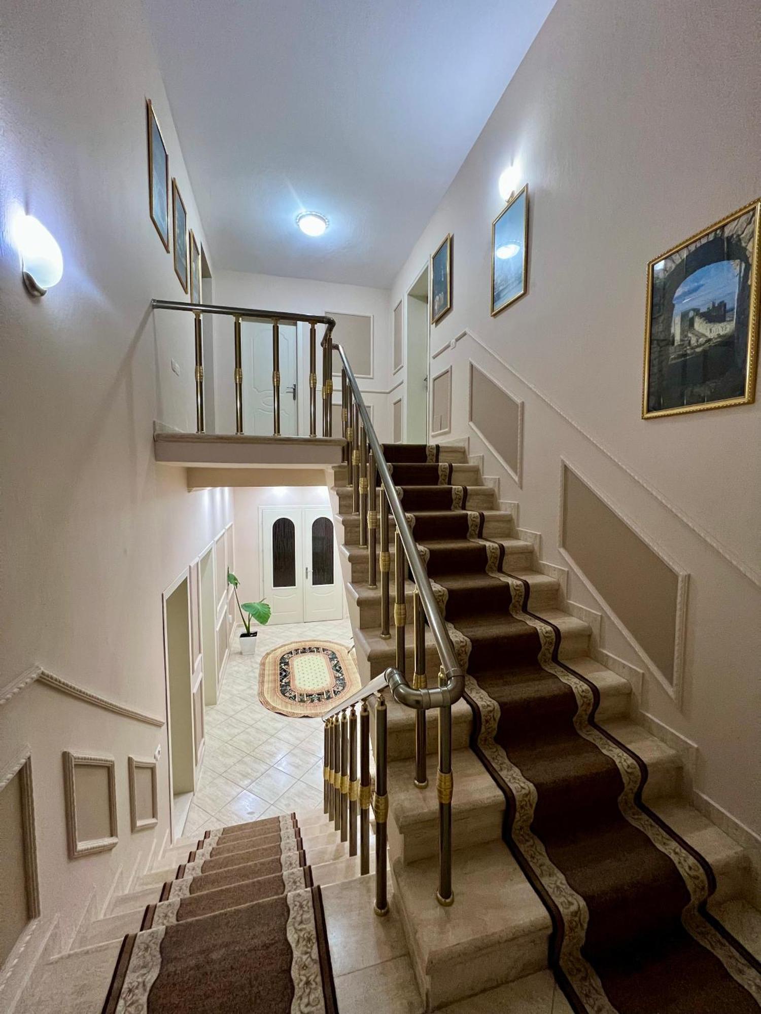 Hotel Vila Arbri ベラト エクステリア 写真