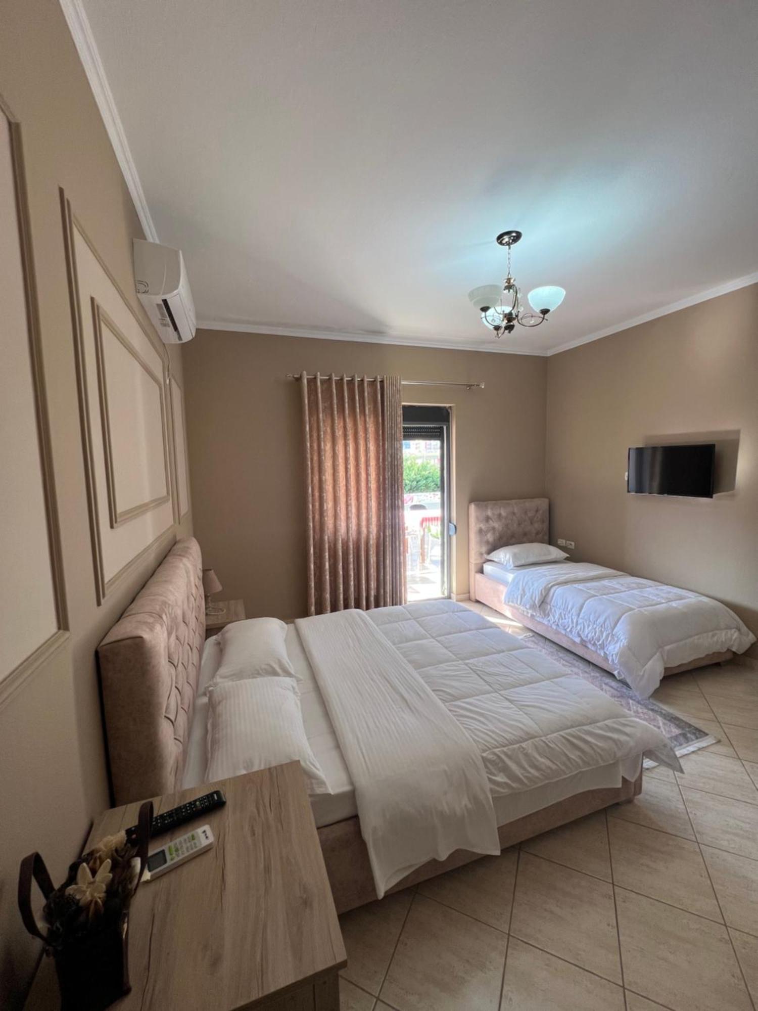 Hotel Vila Arbri ベラト エクステリア 写真