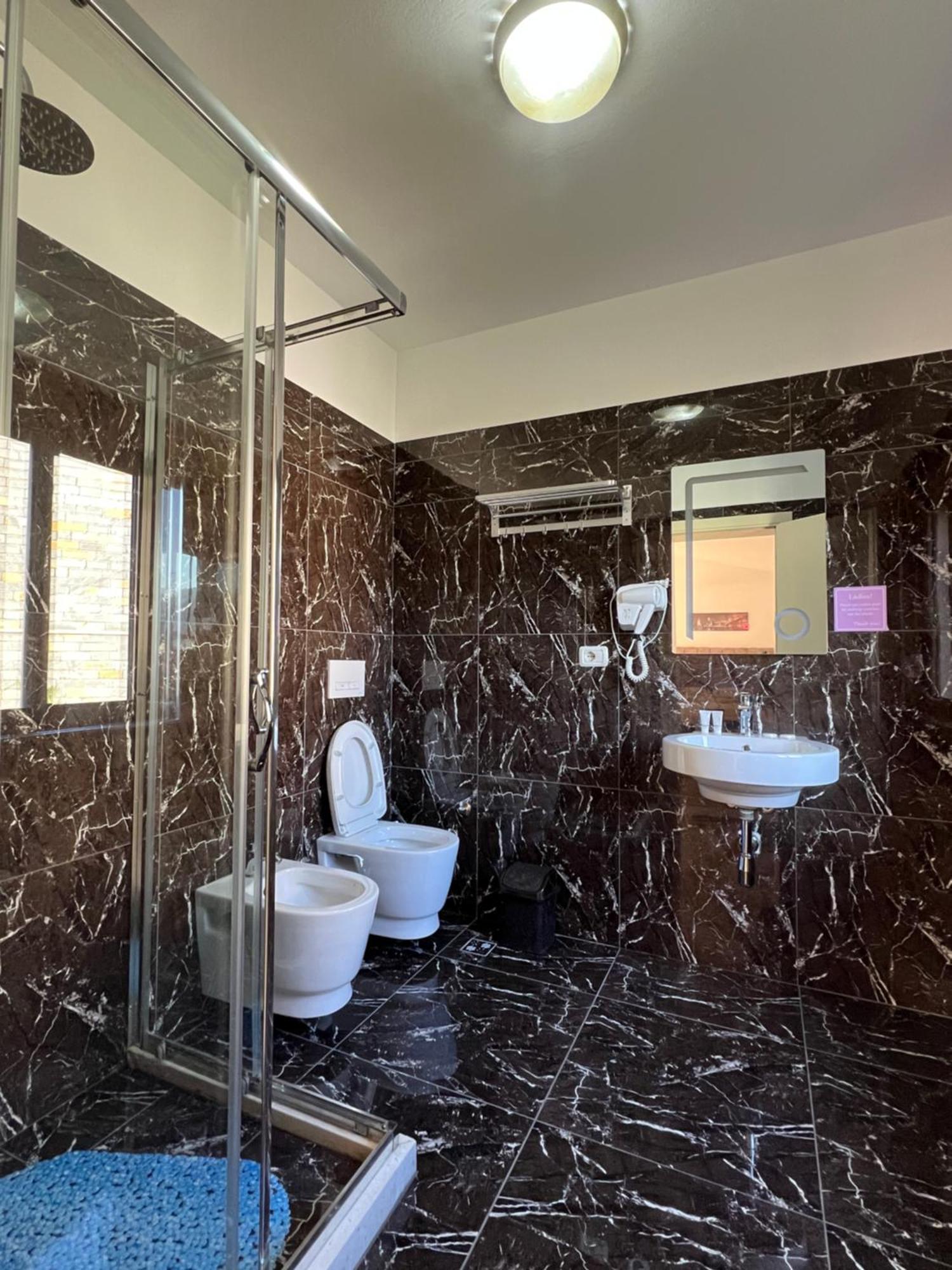Hotel Vila Arbri ベラト エクステリア 写真