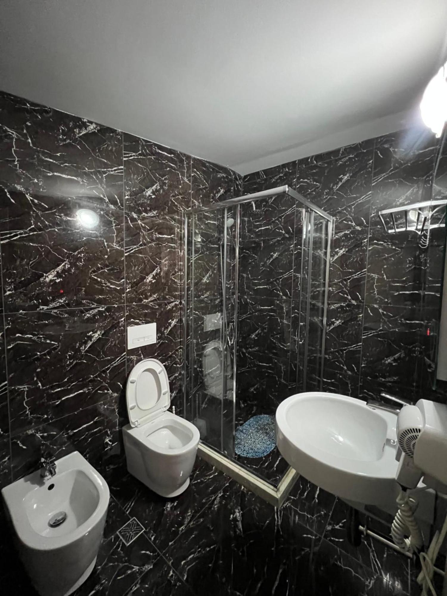 Hotel Vila Arbri ベラト エクステリア 写真